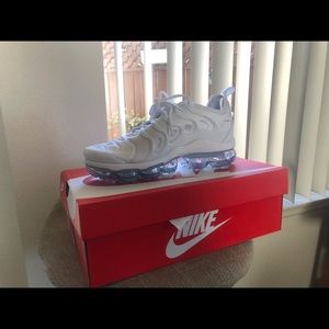 All white Nike Vapormax pro. Size 8.5